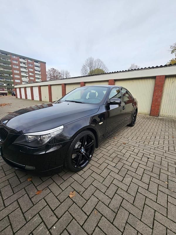 Schwarz Gebraucht 2010 BMW 520 Limousine | 10.250 € (Fairer Preis) - Bild 1/4