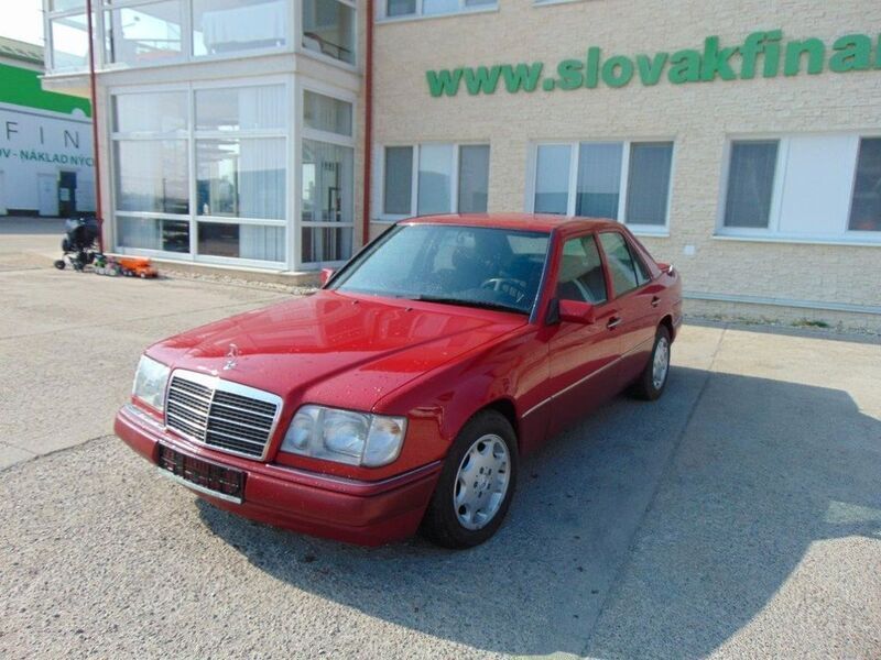 Gebraucht 1993 Mercedes 200 Limousine | 13.900 € - Bild 1/4