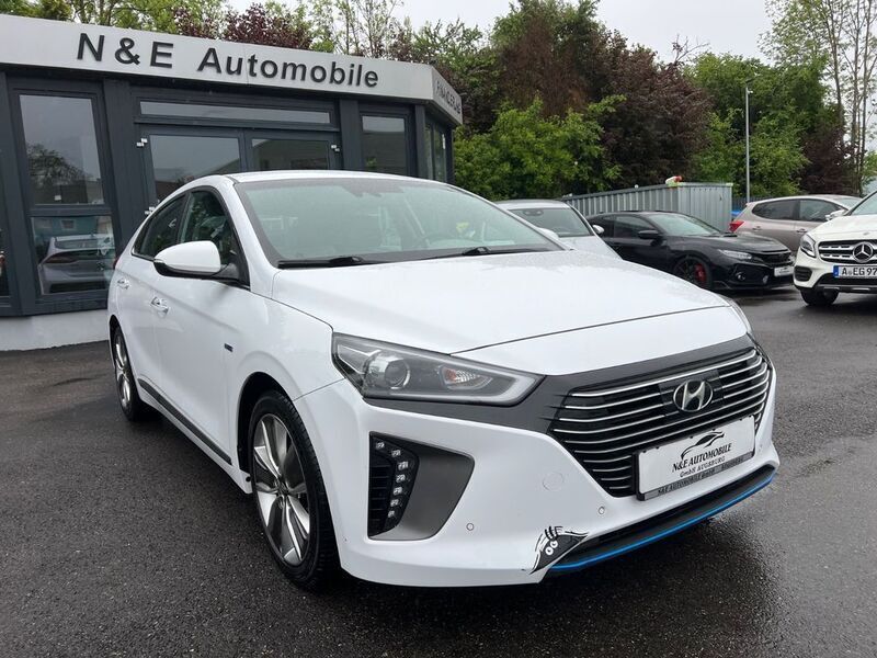 Weiß Gebraucht 2018 Hyundai Ioniq Premium Limousine | 9.790 € (Superpreis) - Bild 1/4