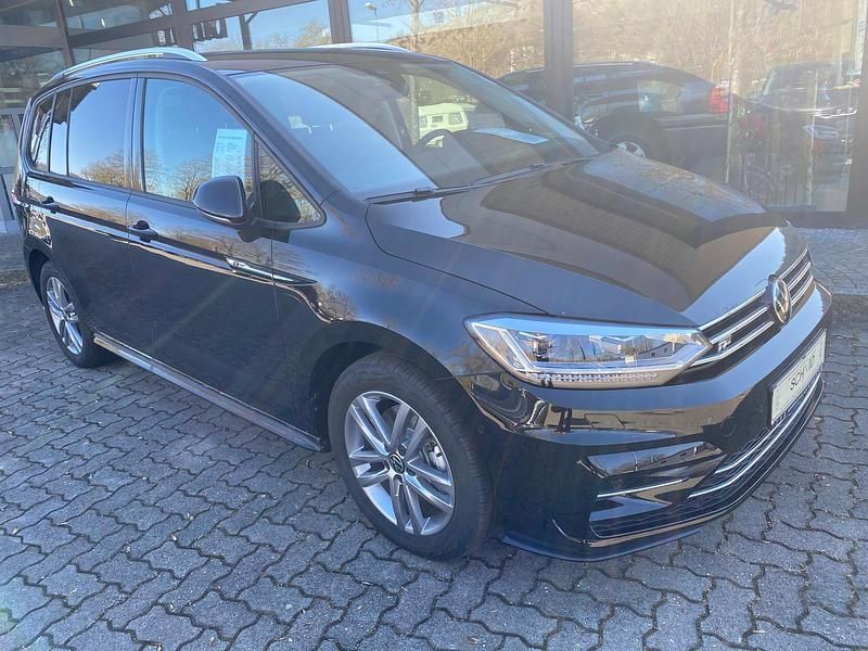 Gebraucht VW Touran Edition 150 PS (110 kW) 2025 Grenadillschwarz metallic Van / Kleinbus
