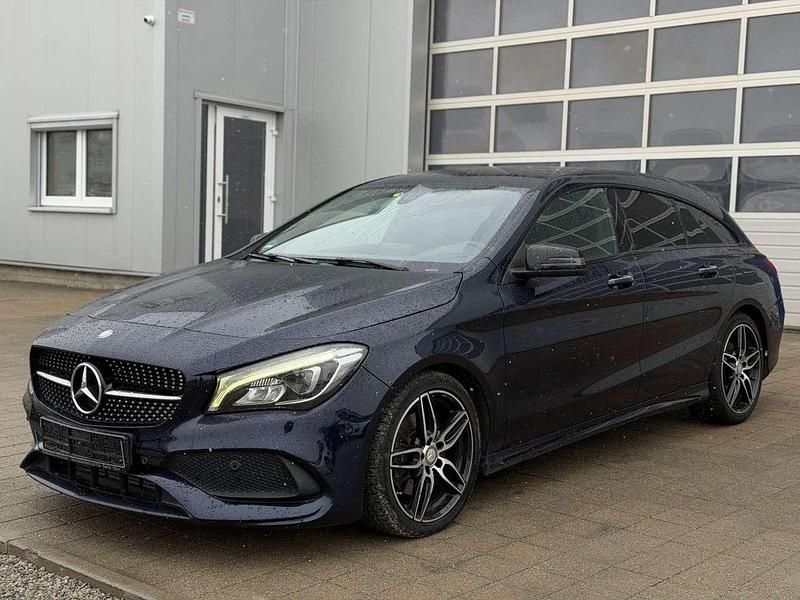 Cavansitblau metalliclack Gebraucht 2017 Mercedes CLA220 AMG line Limousine | 14.490 € (Superpreis) - Bild 1/4