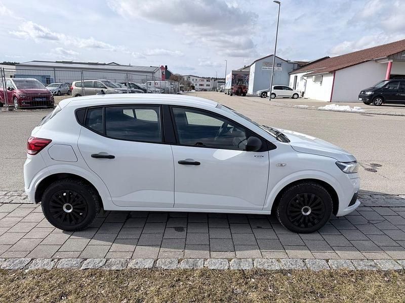 Gebraucht Dacia Sandero Essentiel 67 PS (49 kW) 2024 Weiß Limousine