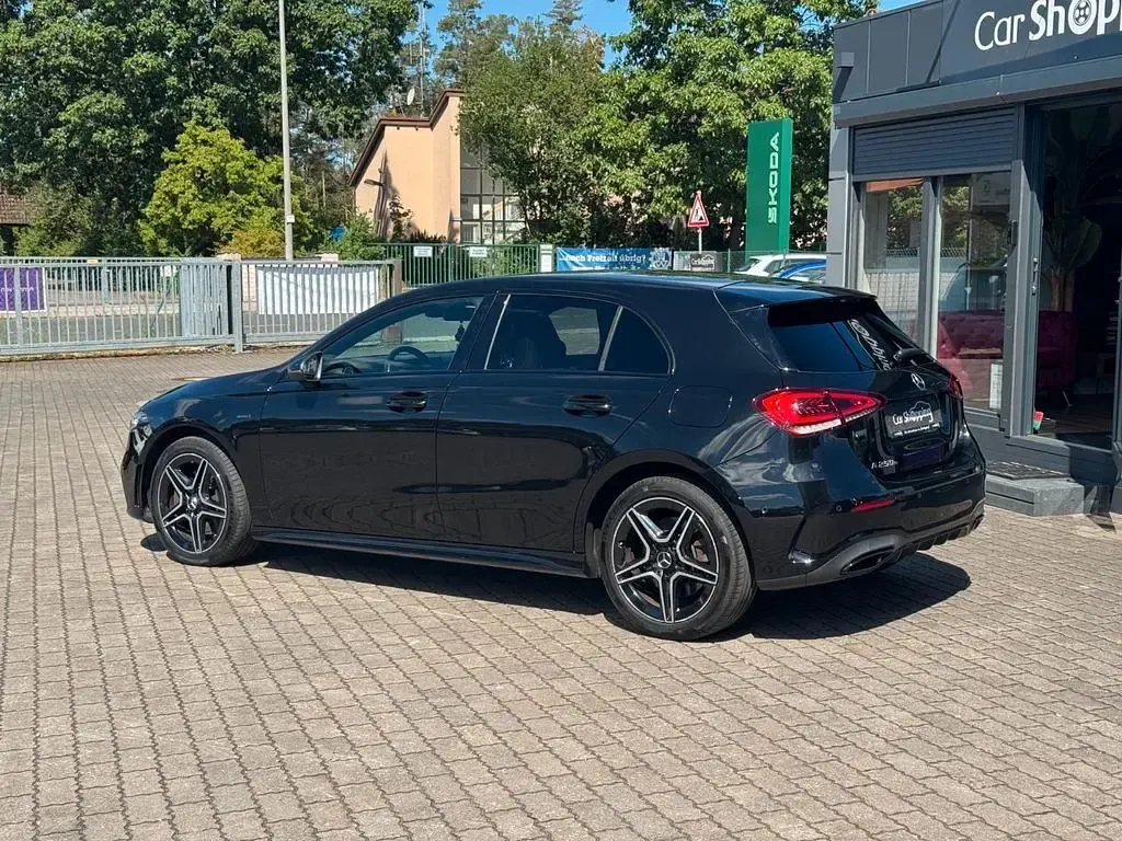 Gebraucht Mercedes A250 Edition 160 PS (117 kW) 2021 Schwarz Limousine