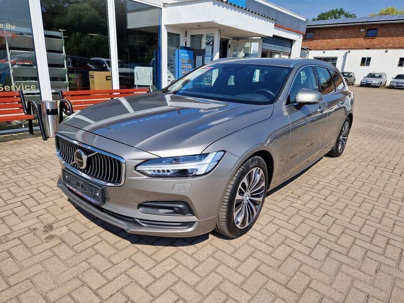 Gebraucht Volvo V90 Momentum 197 PS (144 kW) 2022 Pebble grey / metallic (metallic) Kombi