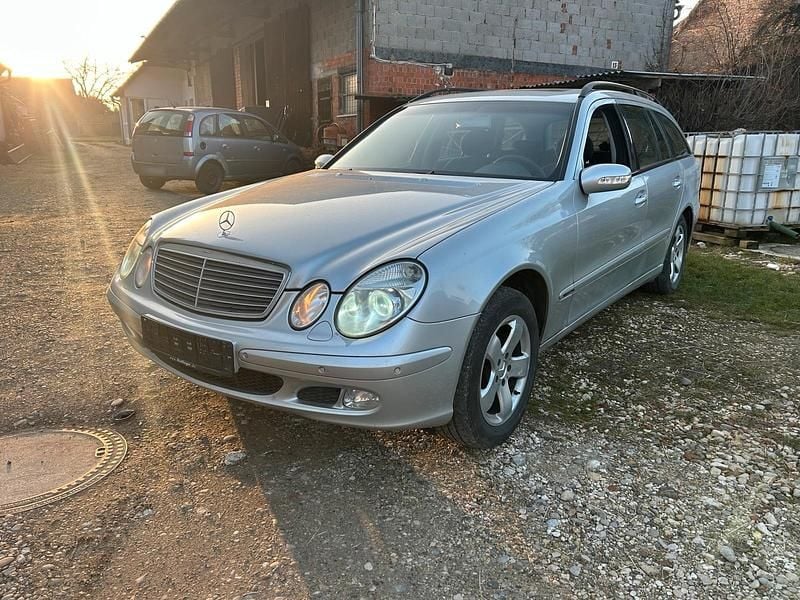 Gebraucht Mercedes E270 177 PS (130 kW) 2003 Silber Kombi
