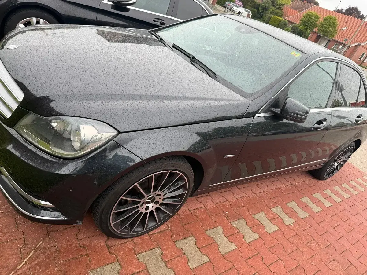 Gebraucht Mercedes C220 170 PS (125 kW) 2012 Schwarz Limousine