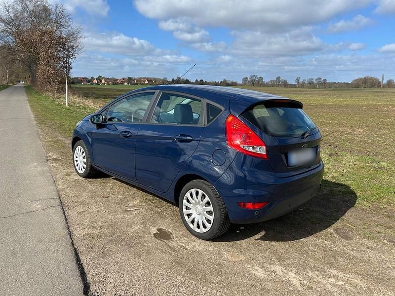 Gebraucht Ford Fiesta 82 PS (60 kW) 2010 Blau Kleinwagen
