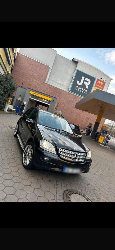 Schwarz Gebraucht 2006 Mercedes 320 Limousine | 7.500 € - Bild 1/4