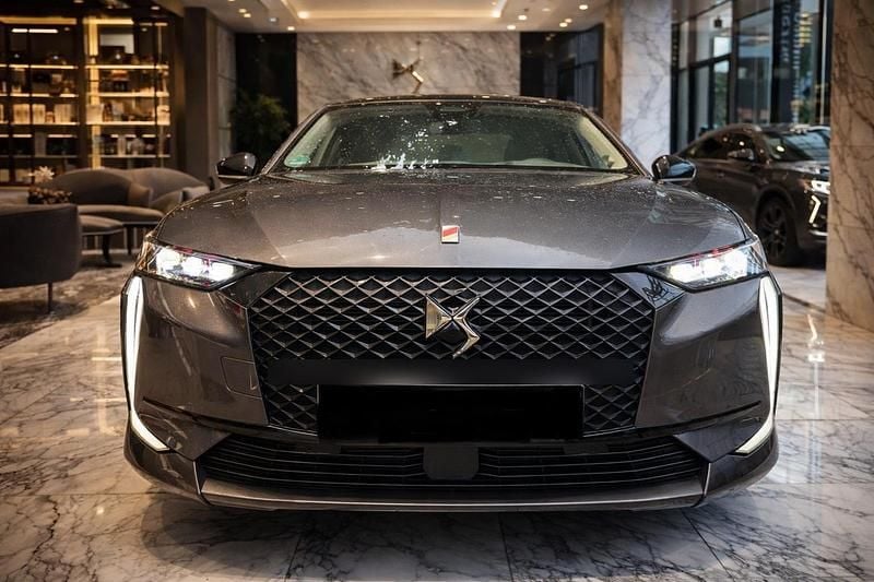 Grau Gebraucht 2022 DS Automobiles DS4 Performance Line Plus Limousine | 23.390 € (Fairer Preis) - Bild 1/4