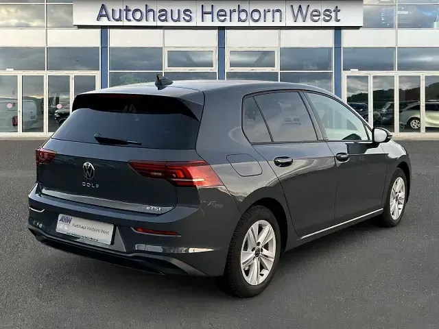Gebraucht VW Golf VIII Life 150 PS (110 kW) 2025 Grau Limousine