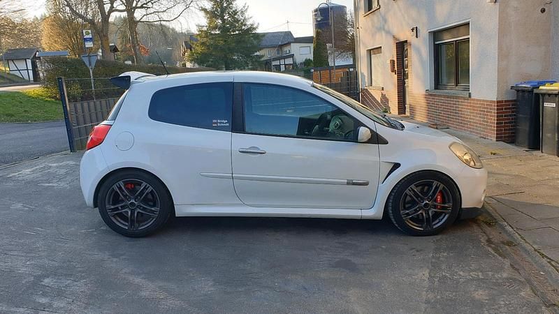 Gebraucht Renault Clio II 197 PS (144 kW) 2009 Weiß Kleinwagen