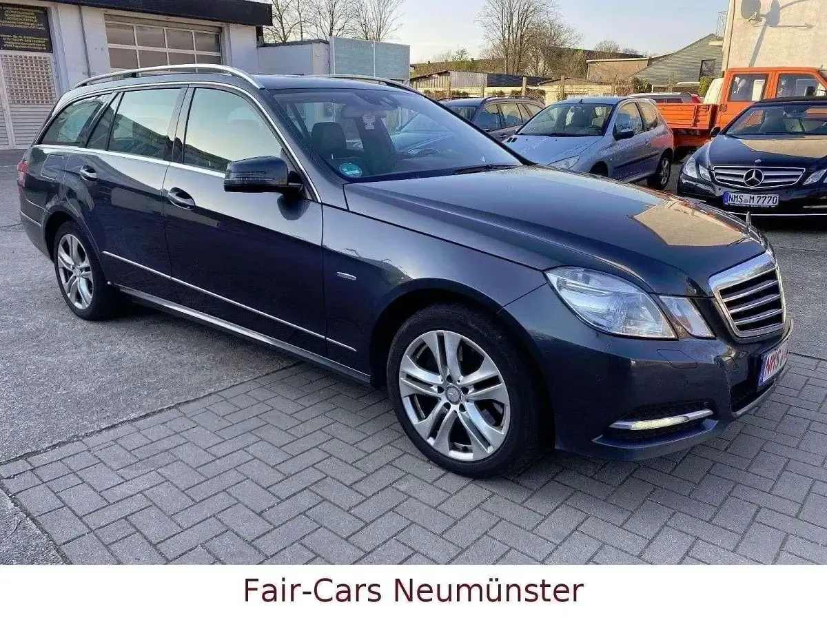 Gebraucht Mercedes E350 Avantgarde 265 PS (194 kW) 2011 Grau Kombi