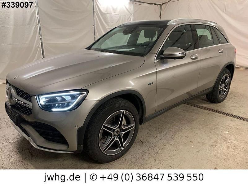 Mojavesilber Gebraucht 2021 Mercedes GLC300e AMG SUV | 35.700 € (Fairer Preis) - Bild 1/4