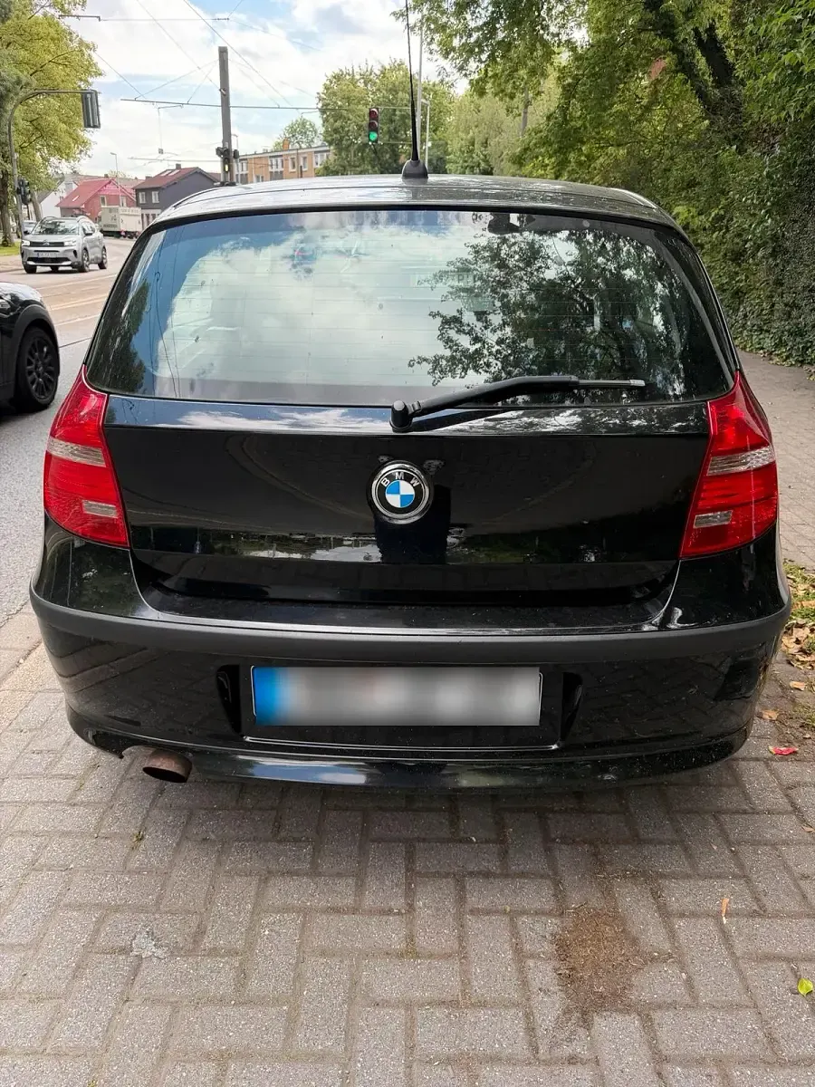 Gebraucht BMW 116 122 PS (89 kW) 2010 Schwarz Kleinwagen