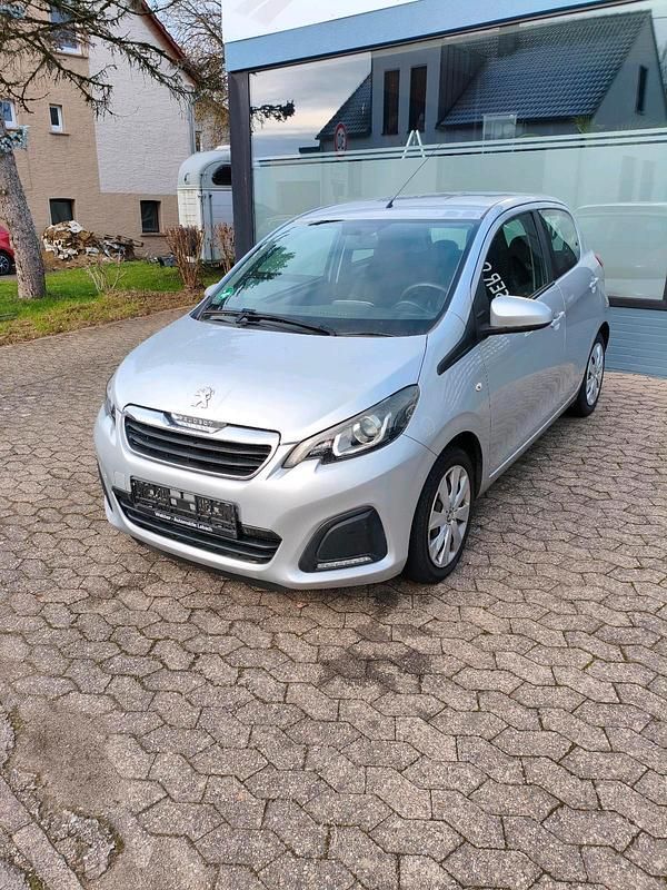 Gebraucht Peugeot 108 Active 82 PS (60 kW) 2015 Silber Kleinwagen