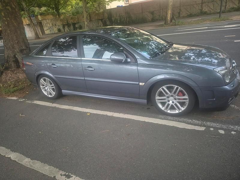 Grau Gebraucht 2003 Opel Vectra GTS Limousine | 1.800 € (Teuer) - Bild 1/4