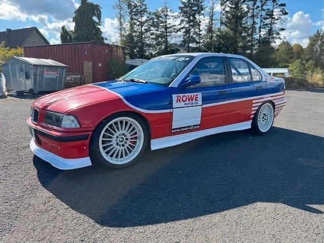 Schwarz Gebraucht 1993 BMW 318 Basis Limousine | 22.000 € - Bild 1/4