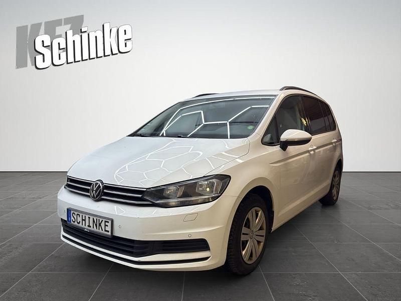 Weiß Gebraucht 2021 VW Touran Comfortline Van / Kleinbus | 9.990 € - Bild 1/4