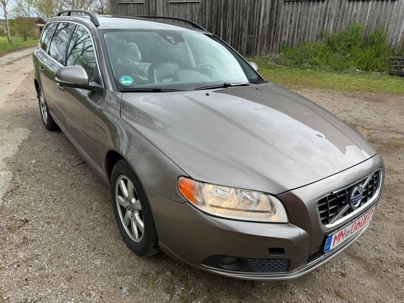 Oyster grey pearl / metallic Gebraucht 2011 Volvo V70 Kinetic Kombi | 3.500 € (Superpreis) - Bild 1/4