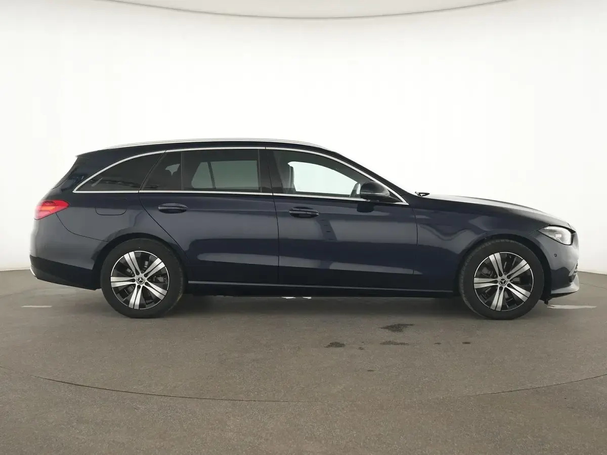 Gebraucht Mercedes C220 Avantgarde 200 PS (147 kW) 2022 Cavansitblau Limousine