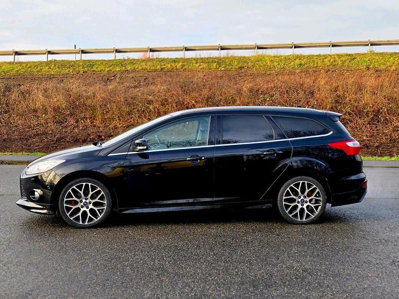 Gebraucht Ford Focus ST-Line 150 PS (110 kW) 2014 Schwarz Kombi