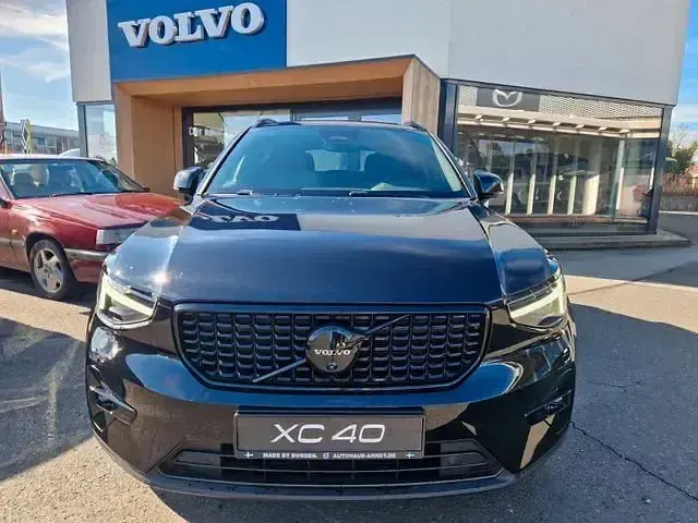 Używany Volvo XC40 Plus 163 KM (119 kW) 2025 Czarny SUV
