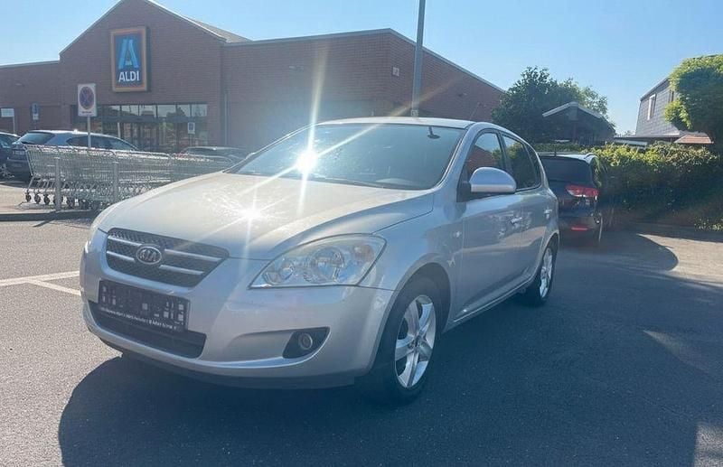 Gebraucht Kia Ceed EX 109 PS (80 kW) 2009 Grau Kleinwagen