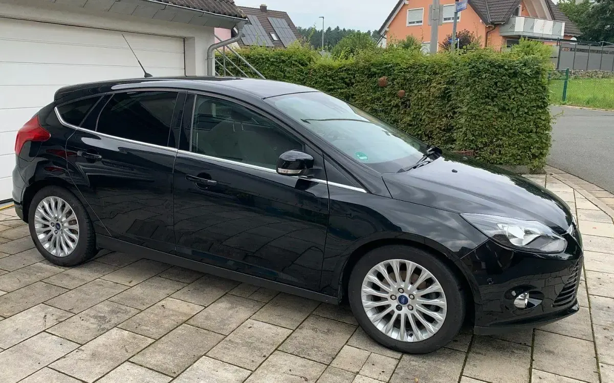 Gebraucht Ford Focus Titanium 116 PS (85 kW) 2011 Schwarz Limousine