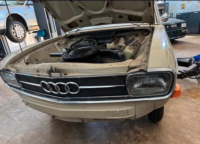 Beige Gebraucht 1969 Audi F103 Limousine | 4.250 € - Bild 1/4