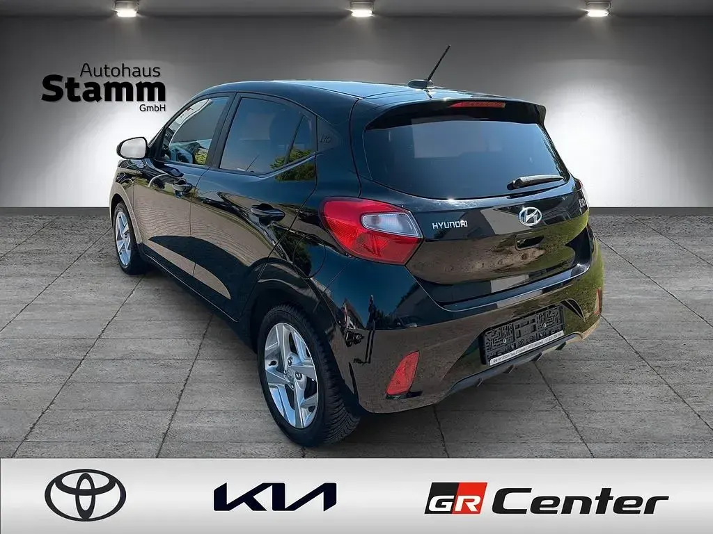 Gebraucht Hyundai i10 GO! 67 PS (49 kW) 2023 Schwarz Kleinwagen