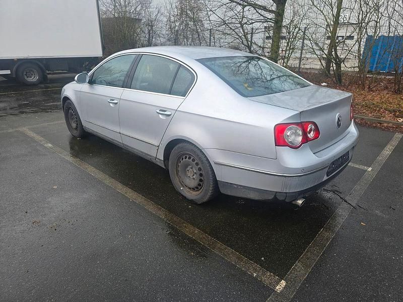 Gebraucht VW Passat 116 PS (85 kW) 2007 Silber Limousine