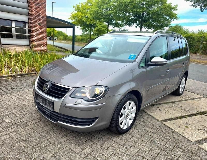 Grau Gebraucht 2010 VW Touran Freestyle Van / Kleinbus | 4.350 € (Teuer) - Bild 1/4