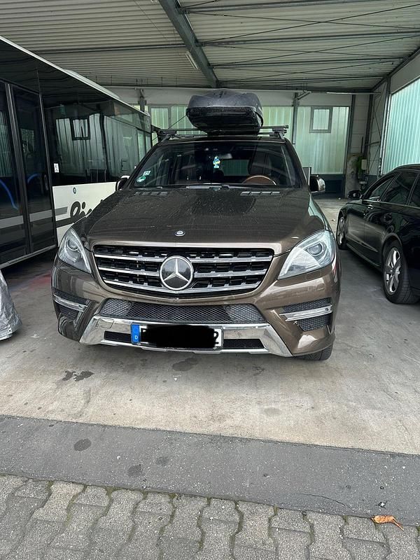 Braun Gebraucht 2012 Mercedes ML350 SUV | 20.500 € (Teuer) - Bild 1/4
