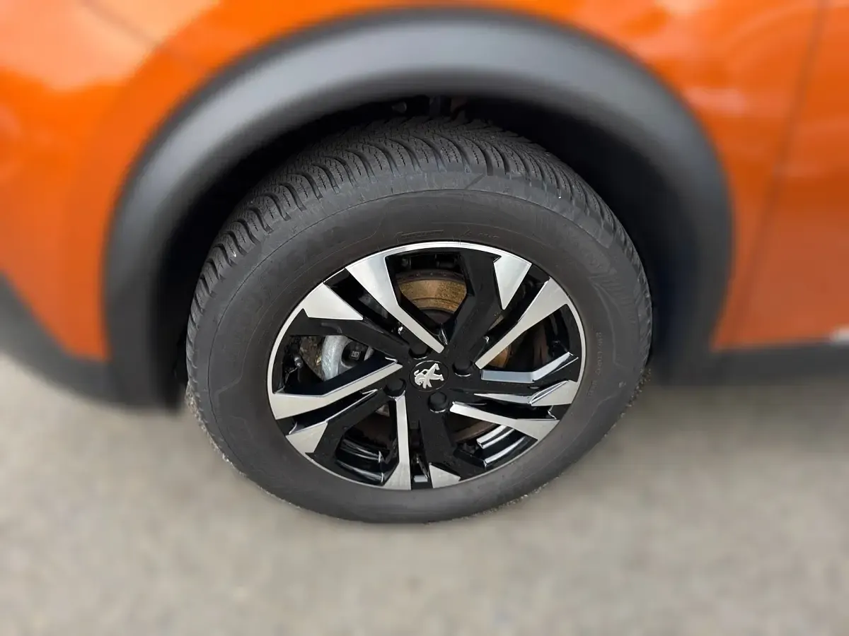Gebraucht Peugeot 2008 Allure 131 PS (96 kW) 2023 Orange SUV
