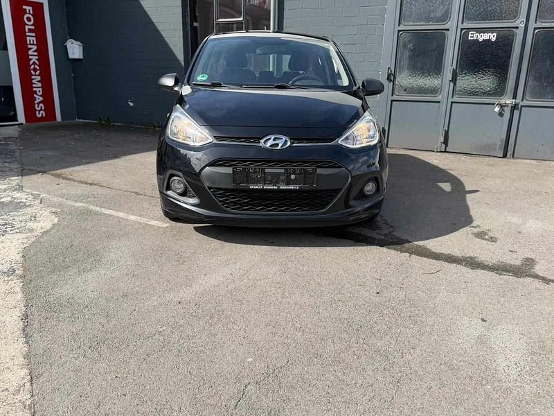 Gebraucht Hyundai i10 67 PS (49 kW) 2014 Schwarz Kleinwagen