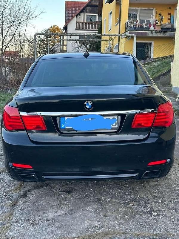 Gebraucht BMW 750 408 PS (300 kW) 2009 Limousine