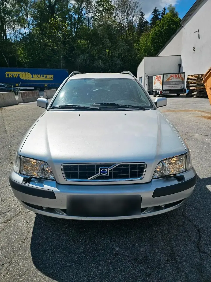 Second-hand Volvo V40 122 CP (89 kW) 2003 Argintiu Break