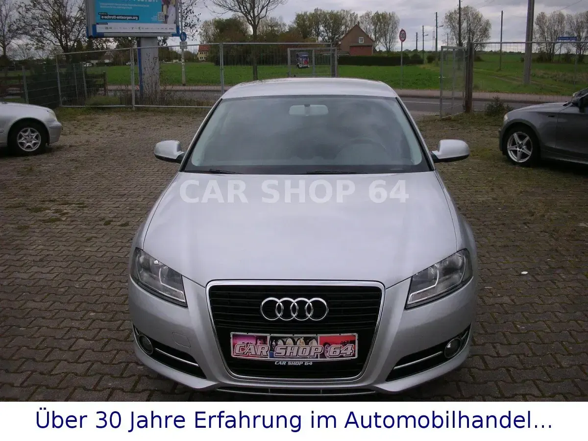Używany Audi A3 Attraction 105 KM (77 kW) 2011 Srebrny Hatchback