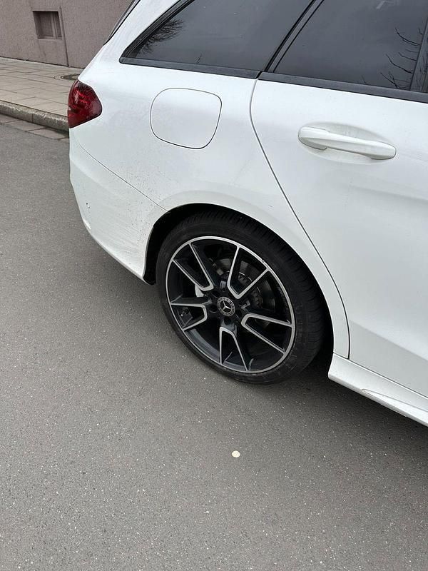 Gebraucht Mercedes C220 194 PS (142 kW) 2018 Weiß Kombi