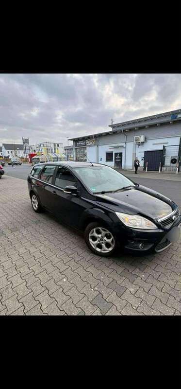 Schwarz Gebraucht 2009 Ford Focus Kombi | 2.250 € - Bild 1/4