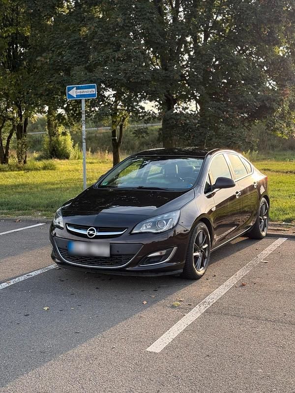 Gebraucht Opel Astra 169 PS (124 kW) 2013 Braun Limousine
