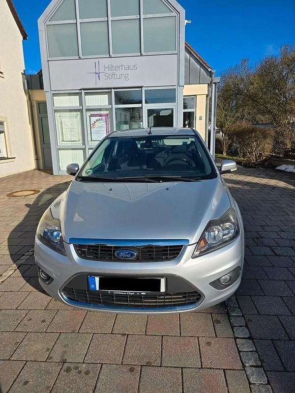 Silber Gebraucht 2010 Ford Focus Titanium Limousine | 1.890 € (Guter Preis) - Bild 1/4