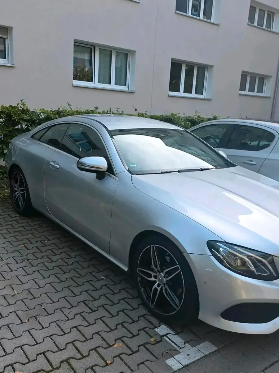 Gebraucht Mercedes E220 194 PS (142 kW) 2017 Silber Coupé