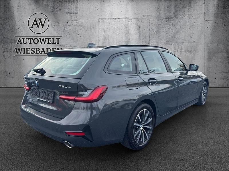 Gebraucht BMW 330e Advantage 184 PS (135 kW) 2020 Grau Kombi