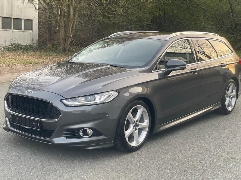Gebraucht Ford Mondeo Titanium 179 PS (131 kW) 2015 Grau Kombi
