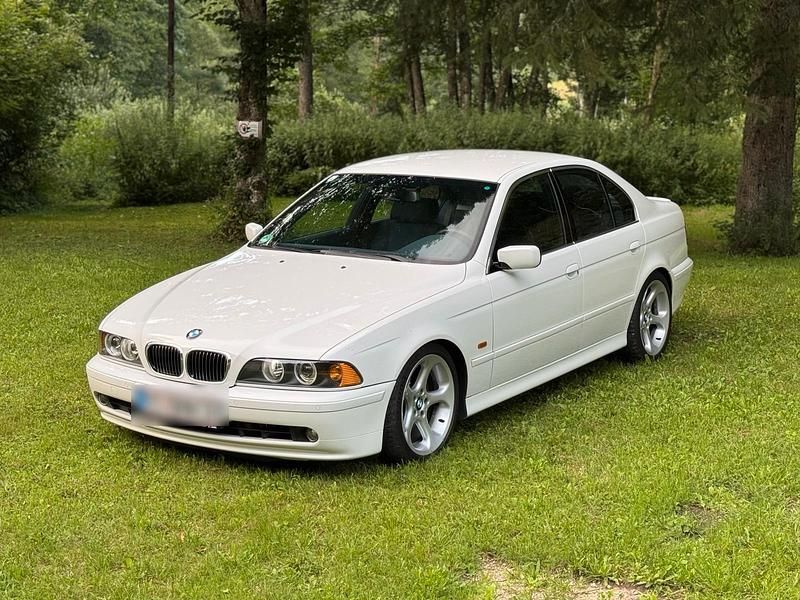 Weiß Gebraucht 2003 BMW 530 Limousine | 11.900 € - Bild 1/4