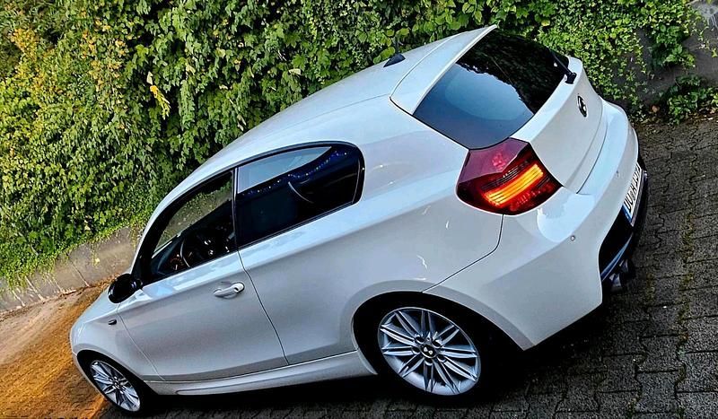 Weiß Gebraucht 2008 BMW 118 Coupé Performance Coupé | 7.700 € (Teuer) - Bild 1/4