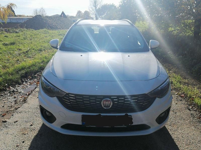 Weiß Gebraucht 2017 Fiat Tipo Kombi | 8.399 € (Guter Preis) - Bild 1/4