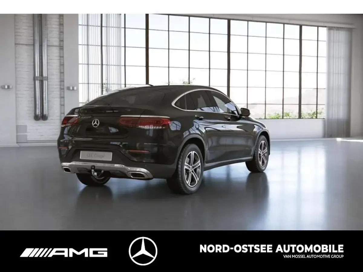 Gebraucht Mercedes GLC200 197 PS (144 kW) 2022 Schwarz SUV