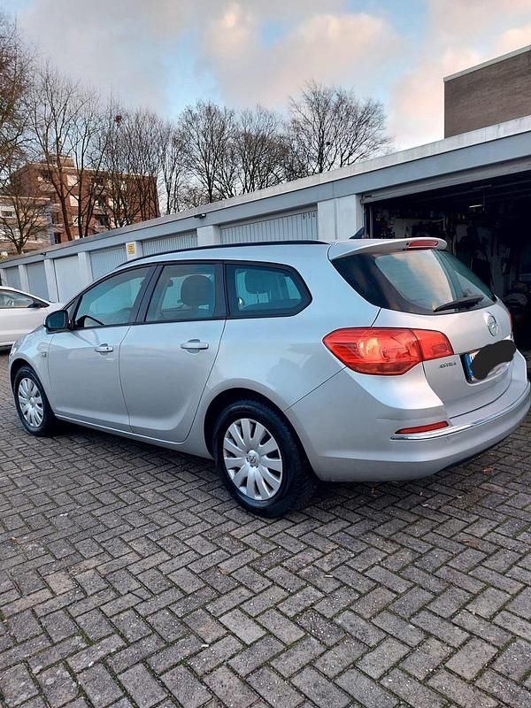 Gebraucht Opel Astra 110 PS (80 kW) 2015 Silber Kombi